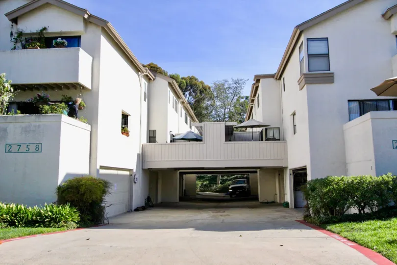 Canyon Rim ,Clairemont Mesa ,: California, blue sky,lawn