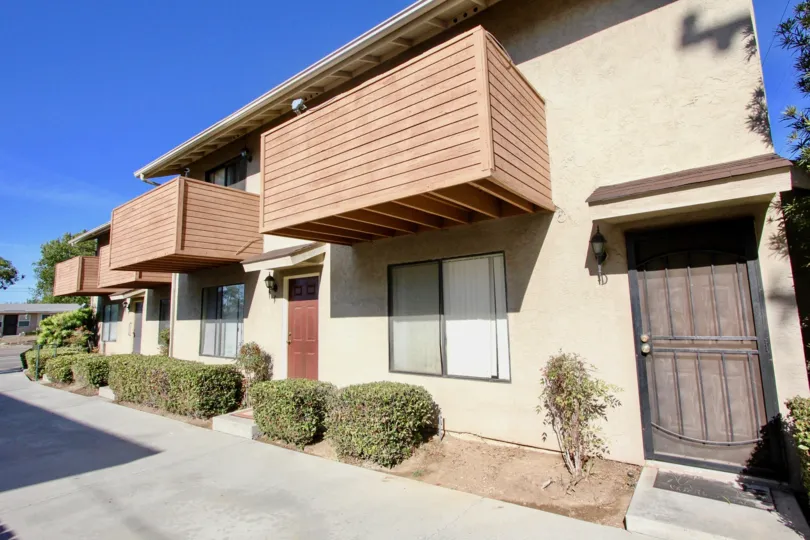 The sunny day in the Clairemont 5, a beautiful building.