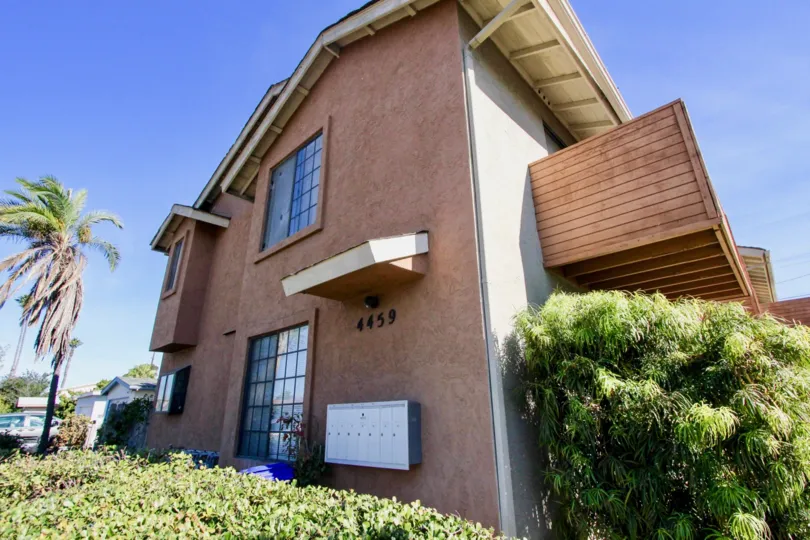 Clairemont 5  ,Clairemont Mesa  , California, brown  building,bushy plant