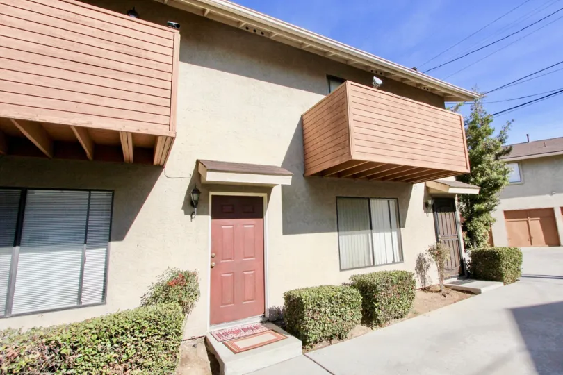 Clairemont 5 ,: Clairemont Mesa ,California,mauve door,blue sky