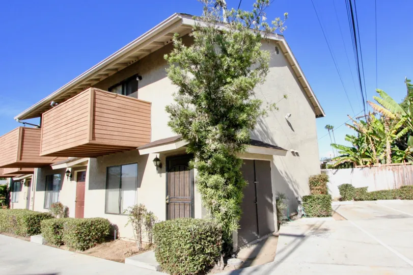 A sunny Day with Banana trees around with an Independent Villa of Clairemont 5 area of Clairemont Mesa