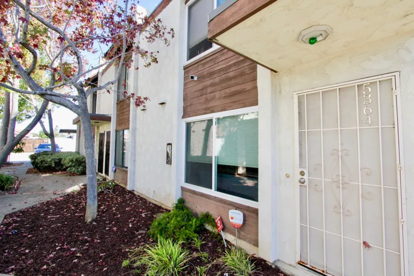 Clairemont Mesa Townhomes IN CALIFORNIA MOST BEAUTIFUL HOME AND BEAUTIFUL ADVENTURE WITH GARDEN AND PARKING