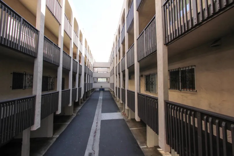 A huge community itself on the first view named as Costa Viva on the Cairemont city of California with three floor building facing opposite to each other with the pathway in the middle, seems as a traditionall construction resembling values