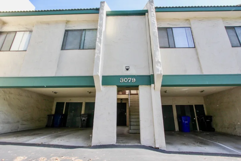 : Forest Park Plaza  ,: Clairemont Mesa,California,number,white building