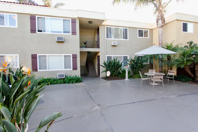 Heritage Park East , Clairemont Mesa ,: California, beige building, plants