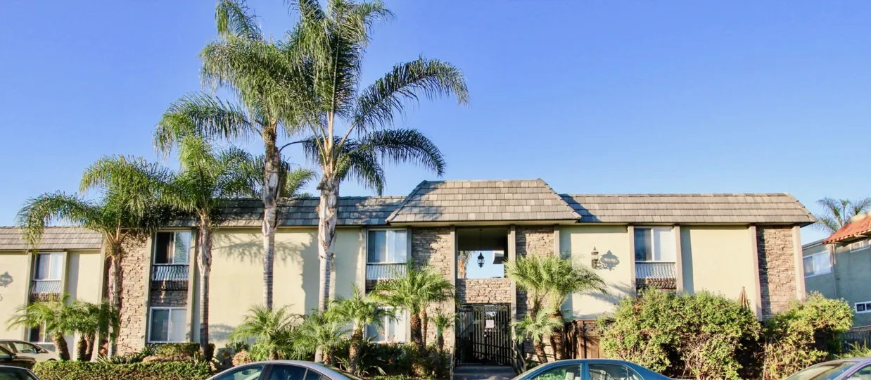 Beautiful Heritage Park West Apartments in Claremont Mesa, California