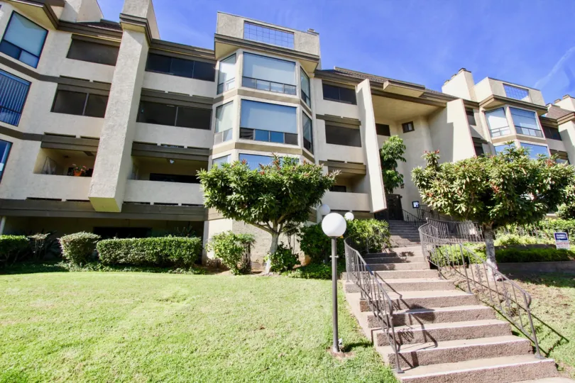 Mission Bay Ridge , Clairemont Mesa ,California,lawn,lamp post