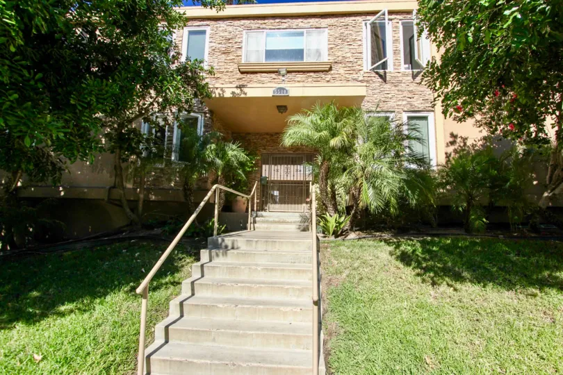 The long entrance steps of Adelaide Villas with grass on both sides