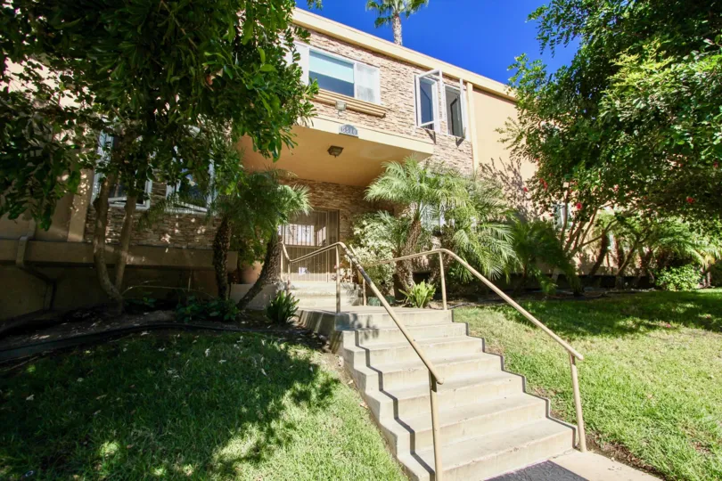20th century modern meets tropical paradise in this lovely California college community.
