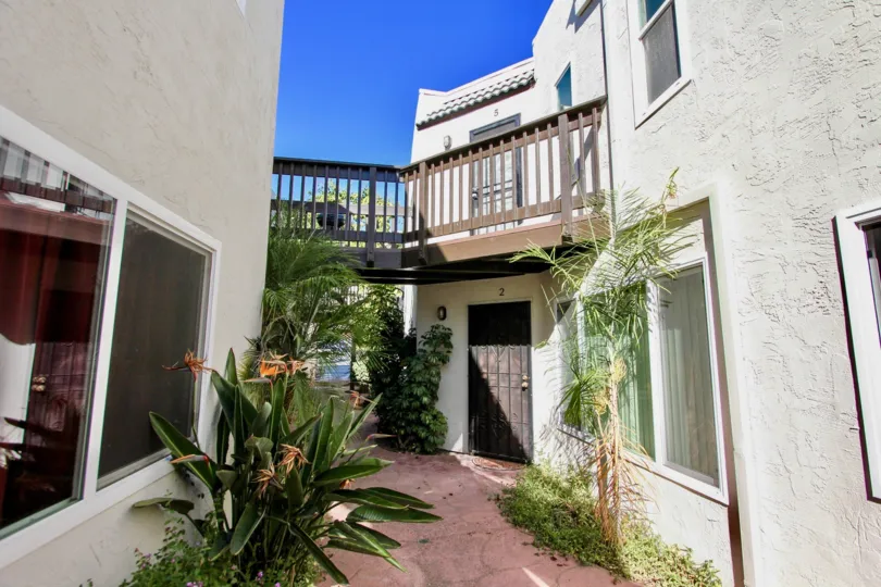 Courtyard walkway showing entrances to the Amherst Estates in College Area, California