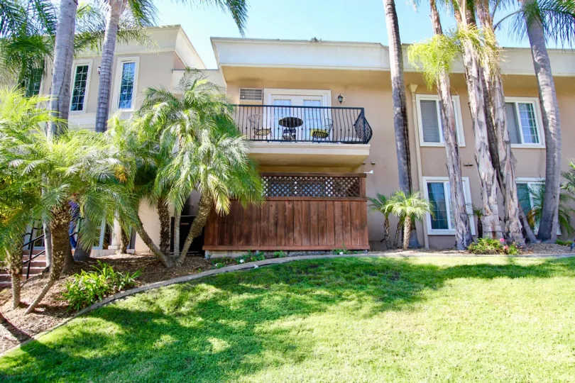 Carriage House , College Area ,California,lawn,tree barks