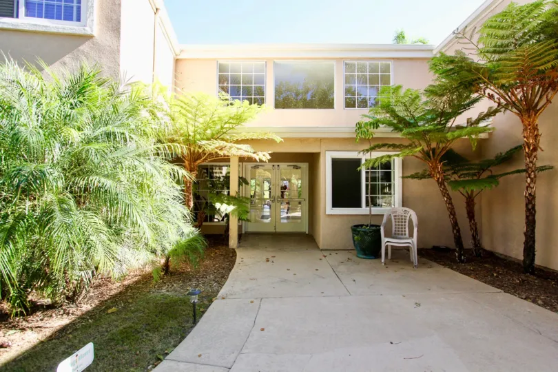 Gorgeous house with palm trees in Carriage House community, College Area California