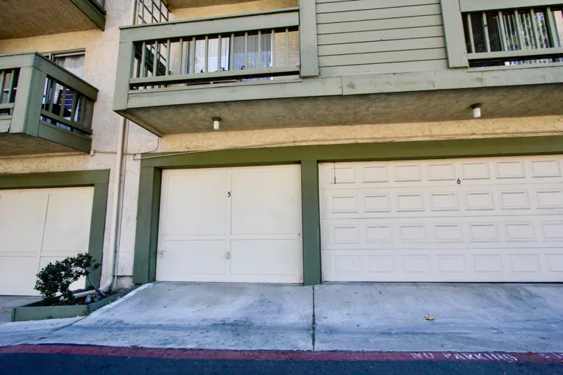 THIS IMAGE SHOWS THAT BUILDING IN THE COLLEGE PARK TOWNHOMES WHICH HAS BEEN SHUTTER, PLANT, BALCONI