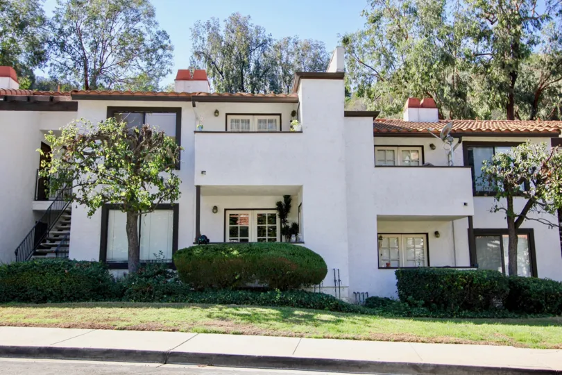 Collwood Meadows, a community in the College area of California which gives a special feeling toward the nature where its a gift given from the nature. its a unique construction having the landscapes perfectly done with fantastic design of house.