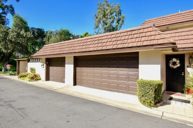 Excellent roadpoint view of a villa with parking in Collwood Park of College Area