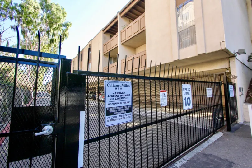 Collwood Villas entry with Gate and area speed limit of 10 KM/Hour