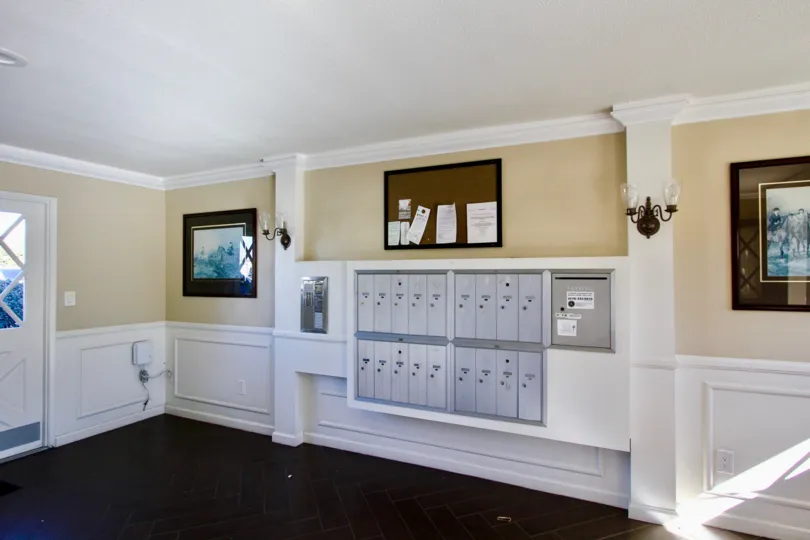 Colonial House  ,College Area  , California, white ceiling,locker