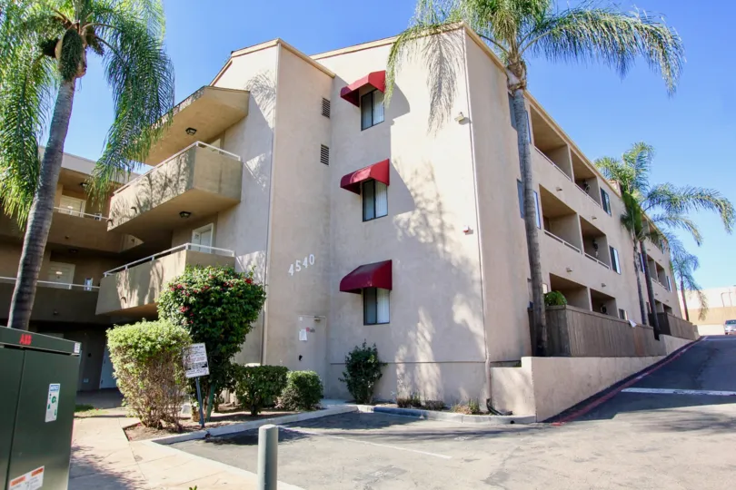 3 floor house in Glenridge, College Area, California