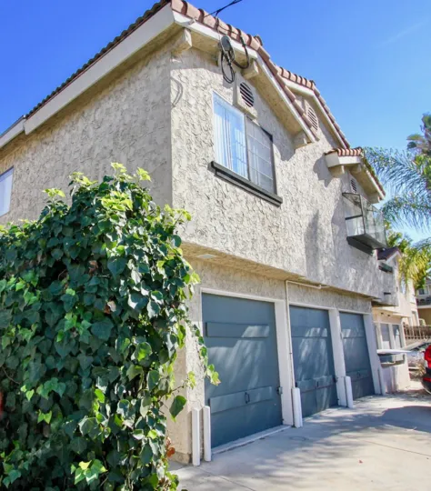 Light colored unit above 3 garages at Isabella Park in College Area, California