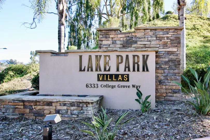 Community sign near entrance in Lake Park Villas in College Area California