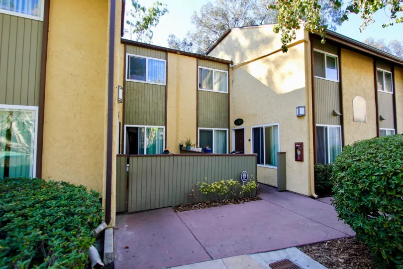 Community: Lake Park Villas  City: College Area  State: California