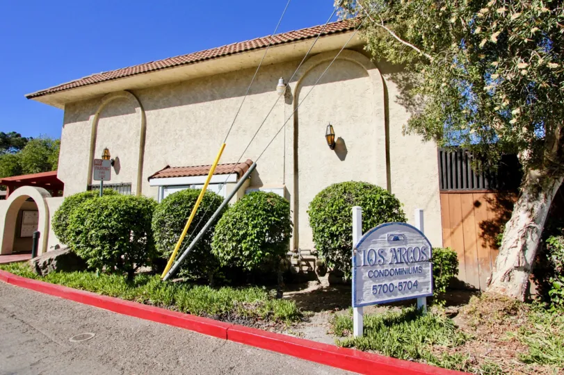 Los Arcos ,College Area , California,sign post, red border