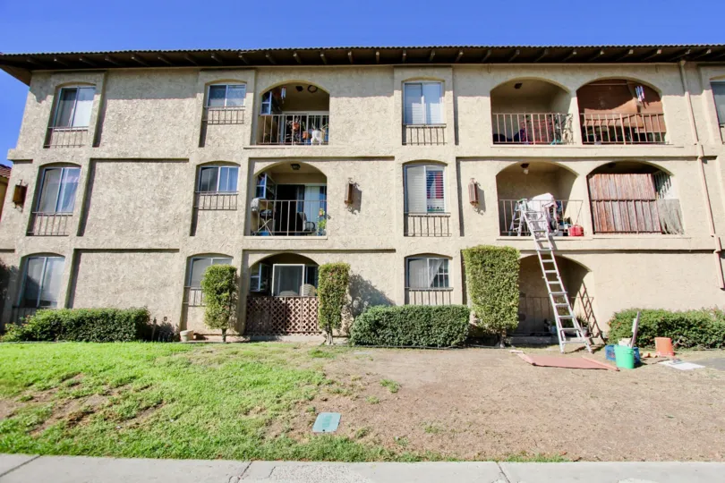 Community: Menlo Ave Condos  City: College Area  State: California