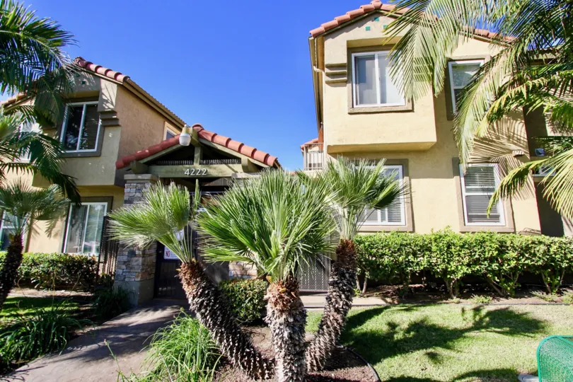 Modern California Community of Luscious Tropical Green Menlo Village