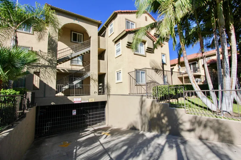 spacious apartments in Menlo Village California, easily accessible parking garage