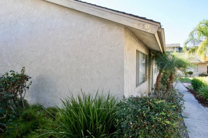 Single story housing units next to a sidewalk at Wellington Townhomes in College Area California