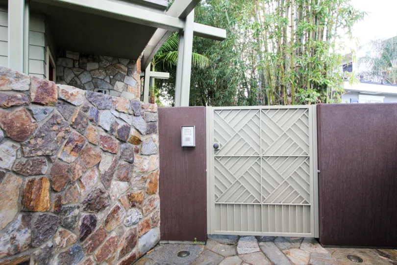 at boundary of a house hold in Bridgend Lanai locality at Coronado, California has wall made of stone.