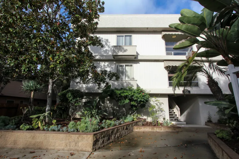 Various green trees surround a Casa Del Sol community.