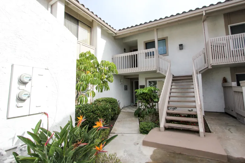 most attractive fabulous house with balcony and beautiful garden with clean way and comfortable climate visit with family in weekend