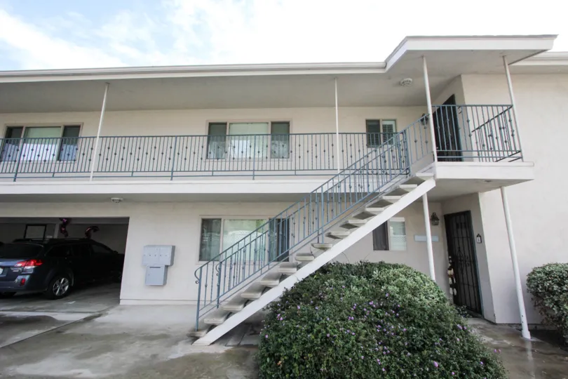 The Apartment in Coronado Pointe with house and car parking
