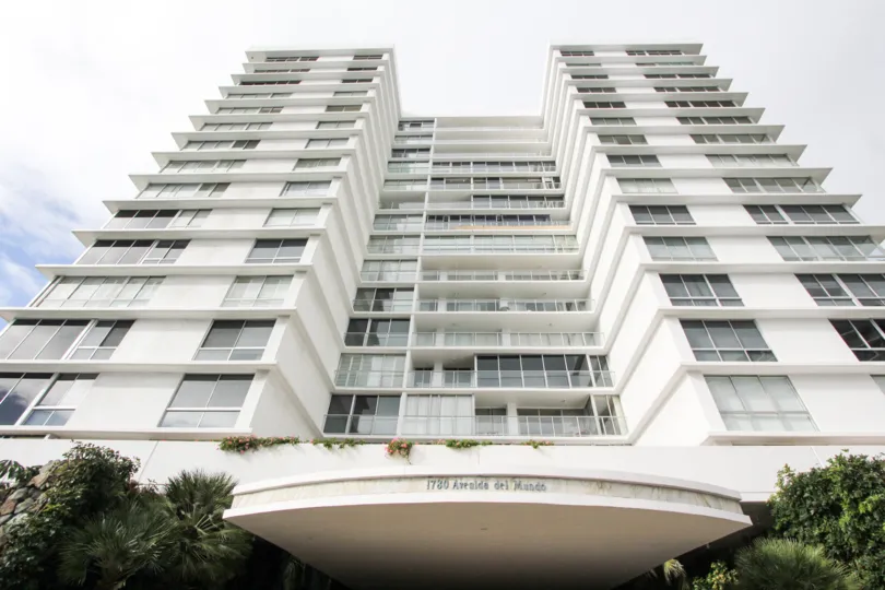 On a sunny morning, apartments of 1780 avenida de mundo in front view