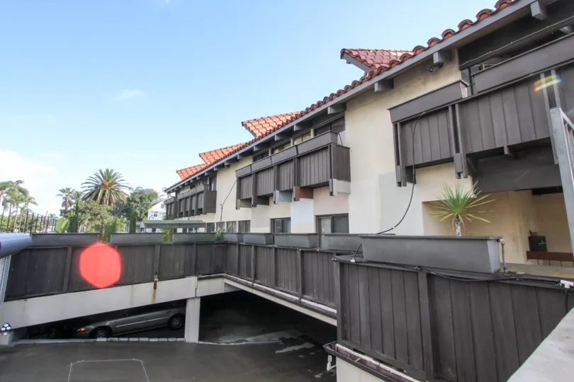 A pleasant day in Garden of the sun has villas and has a car parking in the ground floor