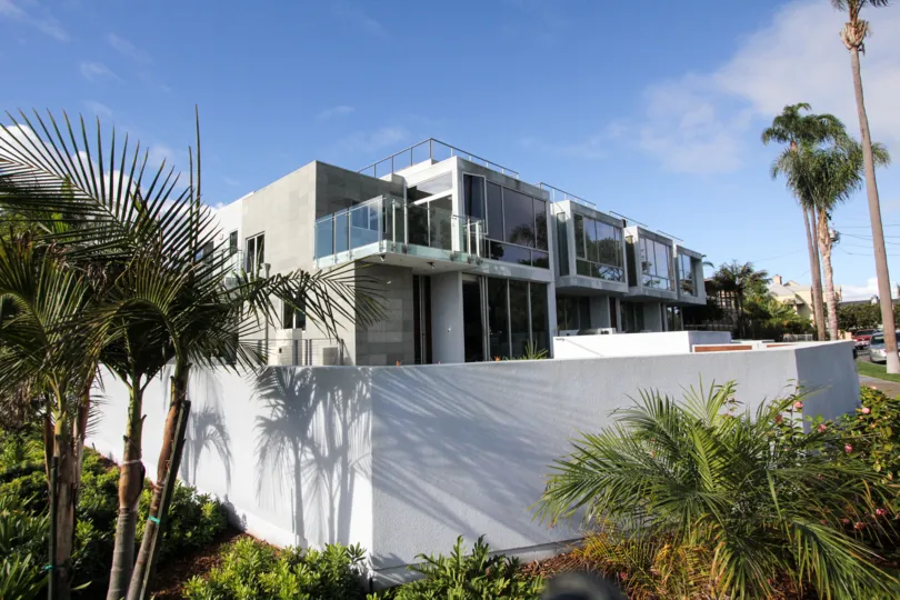 Outer view of the building in Glorietta Bay Point with street view of house and garden.
