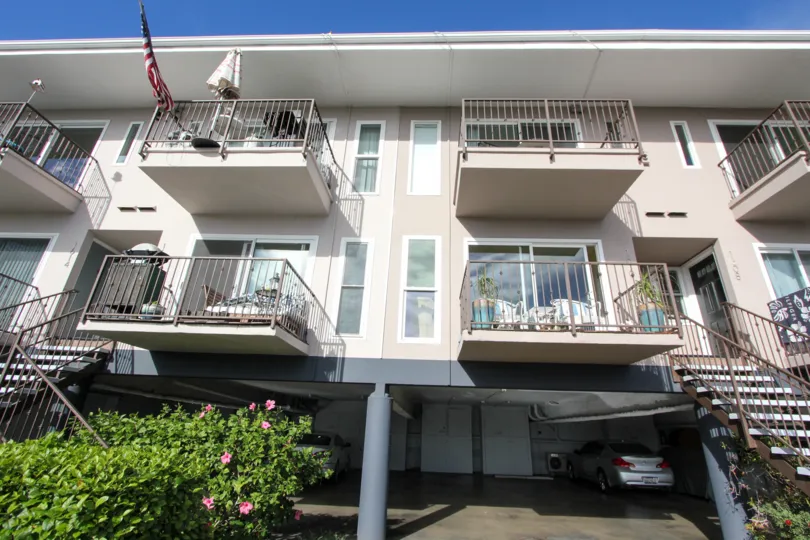 Group house with railing balcony of Glorietta Bay.