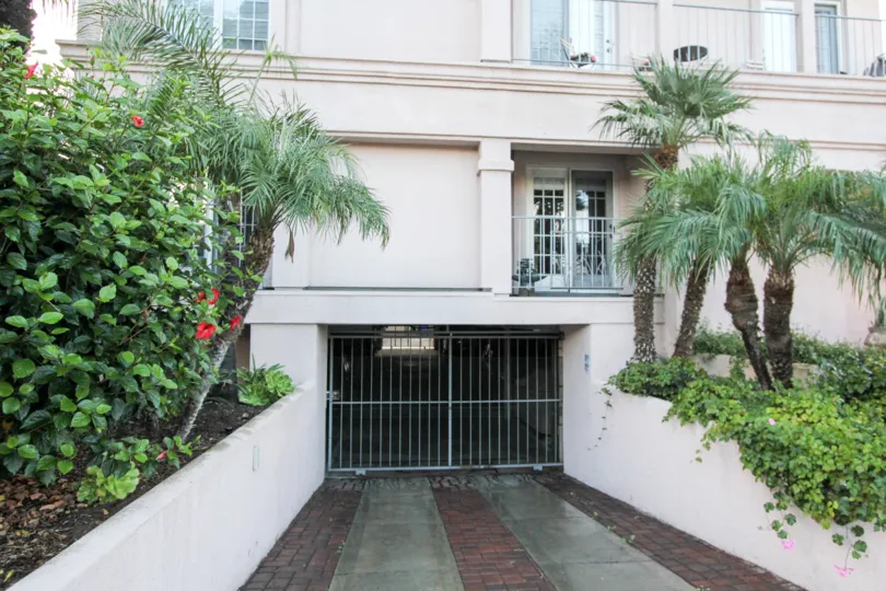 A villa in Harborside Court of coronado has plant with flowers looks like a attractive