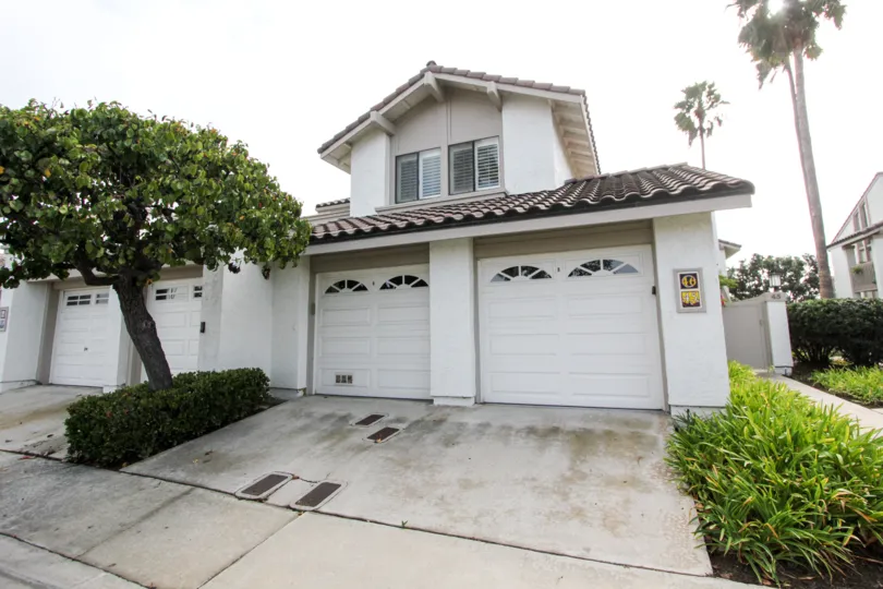 A sunny day in the Kingston Court with a house comes with good garage space
