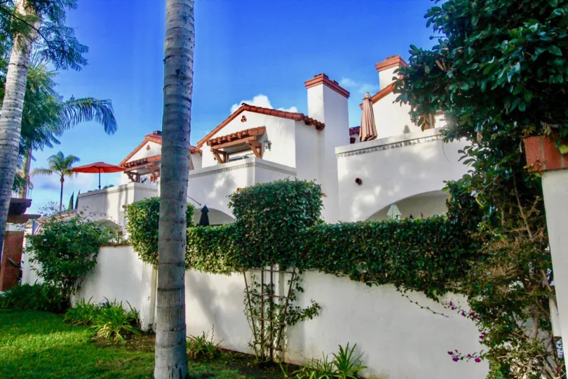 Rancho Las Palmas, City: Coronado, backside of the building with nice greenary