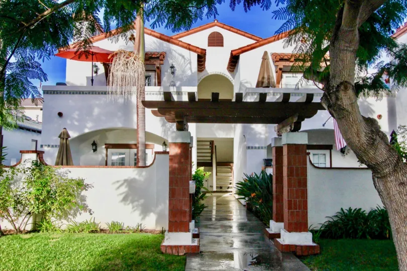 A sunny day in the area of Rancho Las Palms great architecture