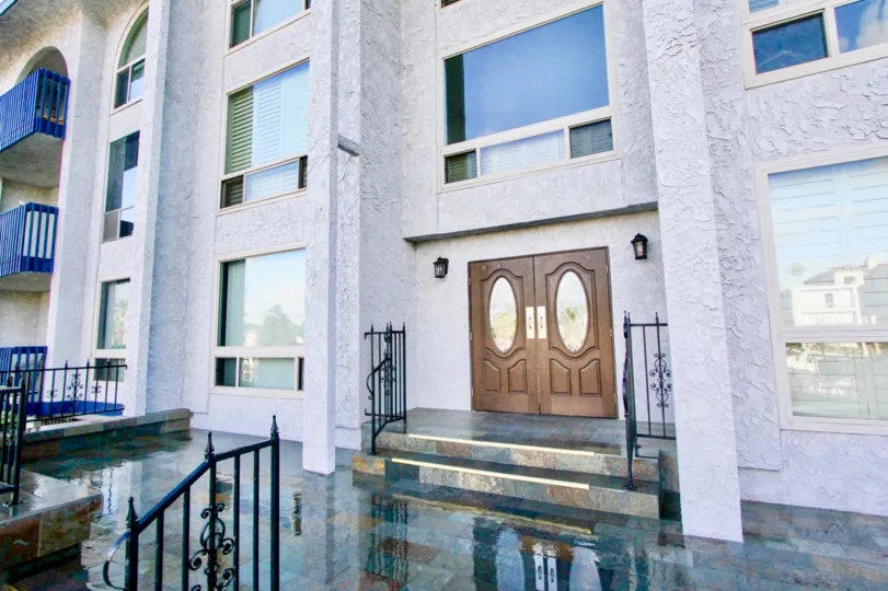 A BEAUTIFUL BIG VILLA AND HAVING A NICE WINDOWS LOT OF TRESS