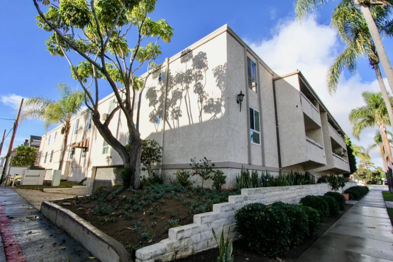 Beautiful and amazing houses in Villa Corona California