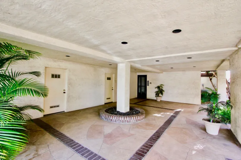 A peaceful, well-lit and airy room in the Villa Del Sur