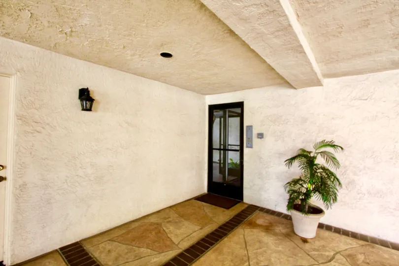 Brown color building in California State in Community of Villa Del Sur in city of Coronado