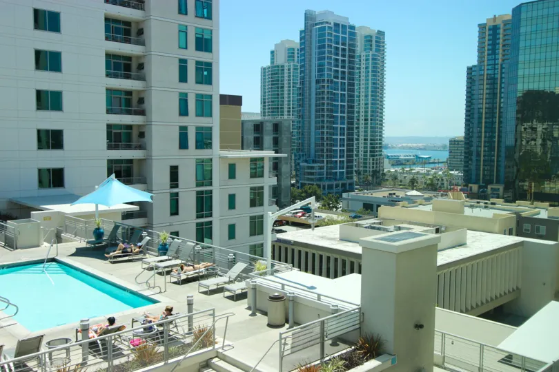 The Acqua Vista condos are close to everything Downtown San Diego has to offer. With a myriad of amazing restaurants, services, shops, and entertainment only steps away, you will fall in love with the charm and convenience of living in this incredible nei