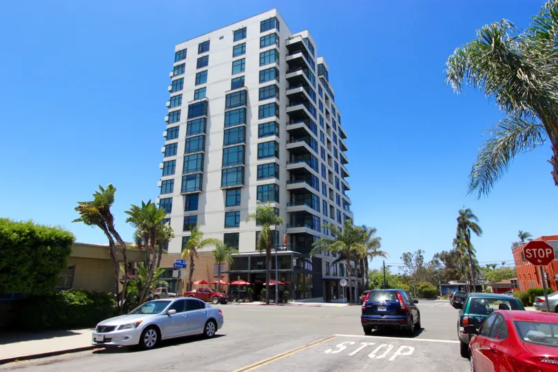 SUNNY DAY AT AN INTERSECTION IN ALICANTE DOWNTOWN SAN DIEGO CA
