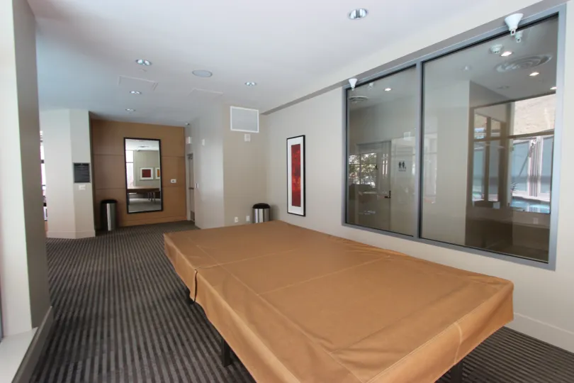 Beautiful big room in Aria with minimalist decoration