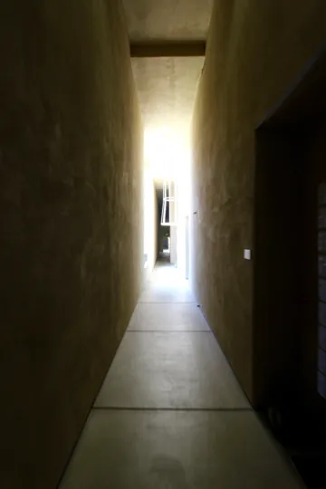 Creepy alley or hallway? Come into the light? What's going on?